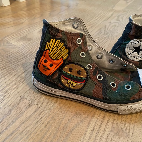 Hi top converse camouflage toddler/little kid size 13 with patches sneakers - Picture 2 of 9